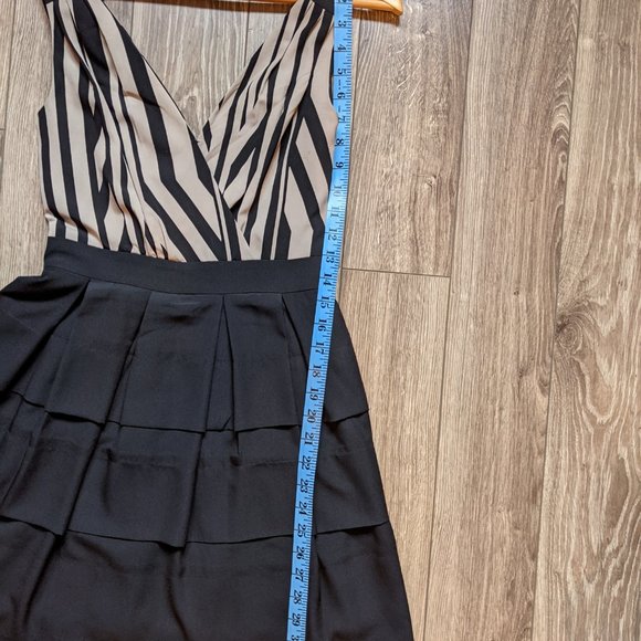 (SOLD) A/X - Surplice Tiered Dress - Petite 0 - Picture 7 of 8